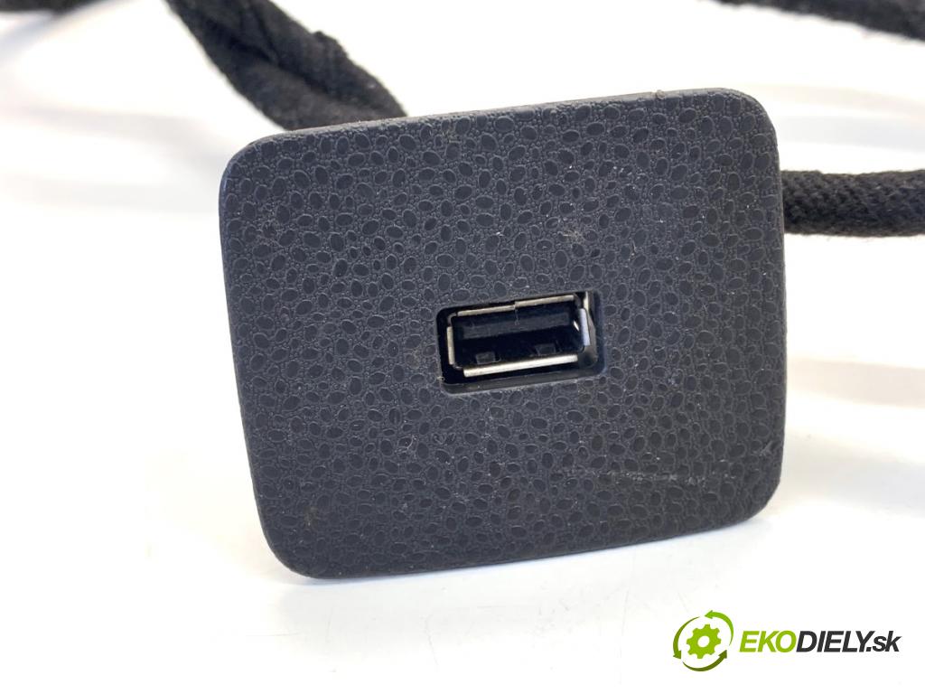 FORD FIESTA MK7 liftback 2016 44 kW 1.25 1242 HNÍZDO: USB C1BT-18B971-AAF