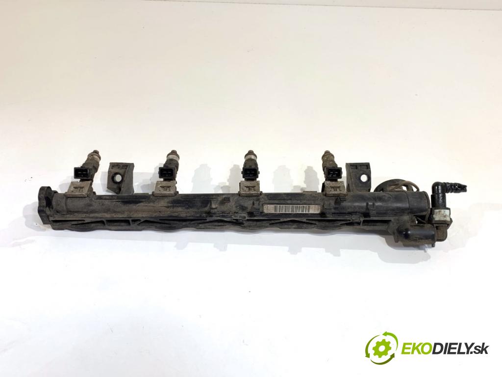 FORD FIESTA MK7 liftback 2016 44 kW 1.25 1242 Lišta vstrekovacia 8A6G-9H487-CB (Vstrekovacia lišta)