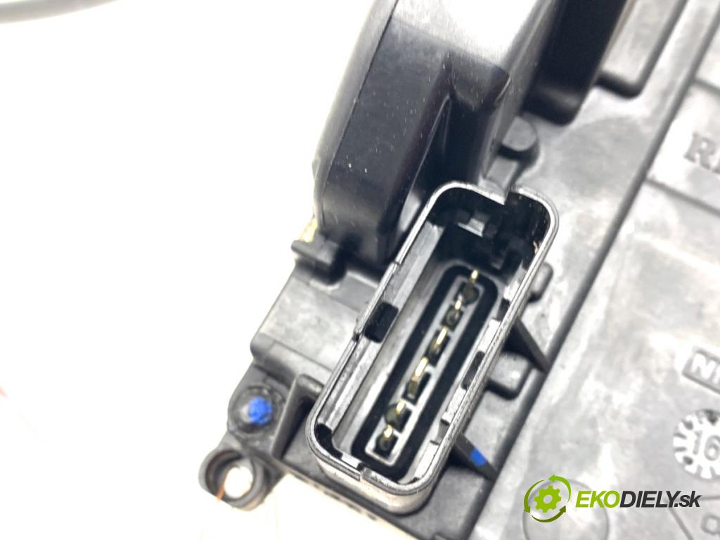 MERCEDES-BENZ CITAN Nadwozie pełne/minivan 2016 81 kW 111 CDI (415.603, 415.605) 1461 zámok Dvere ľavy zad 8200542358