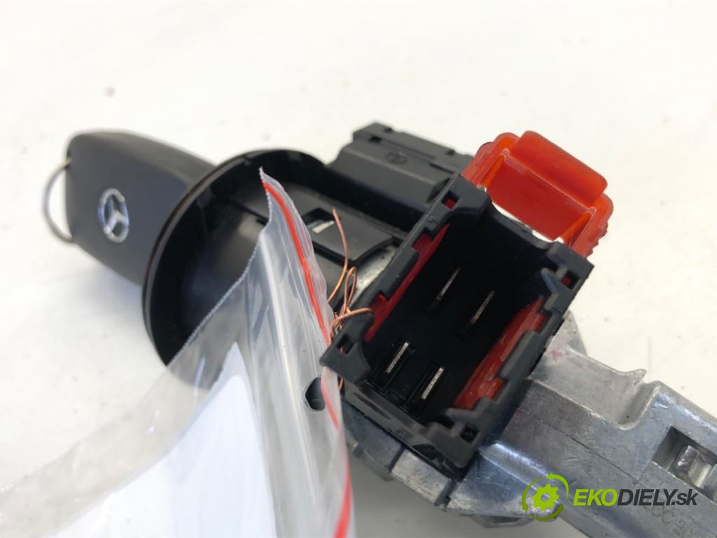 MERCEDES-BENZ CITAN Nadwozie pełne/minivan 2016 81 kW 111 CDI (415.603, 415.605) 1461 spinačka 8200405701 (Spínacia skrinka)