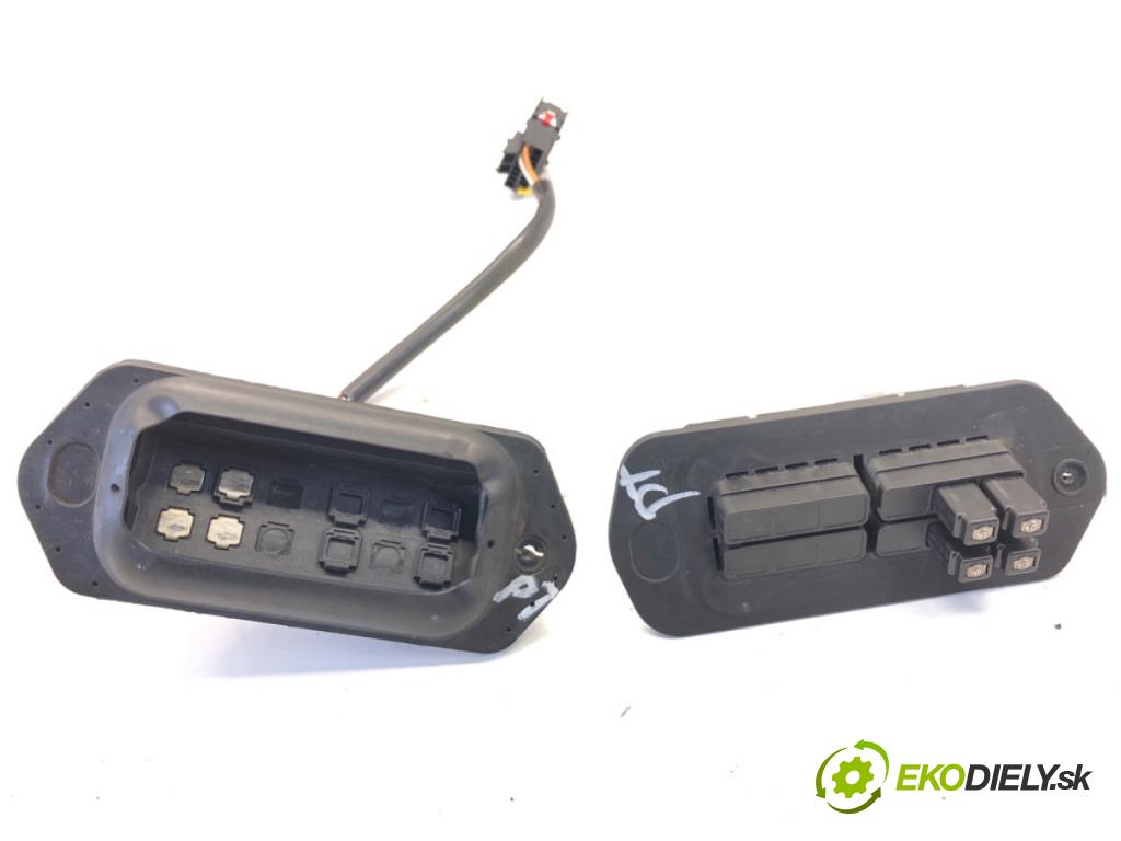 MERCEDES-BENZ CITAN Nadwozie pełne/minivan 2016 81 kW 111 CDI (415.603, 415.605) 1461 spínač Dvere posúvne pravy 8200428700D