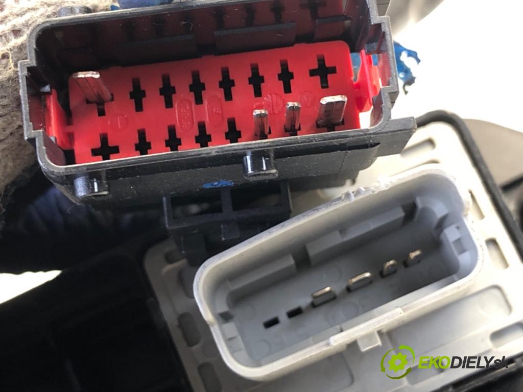 MERCEDES-BENZ CITAN Nadwozie pełne/minivan 2016 81 kW 111 CDI (415.603, 415.605) 1461 spínač Dvere posúvne ľavy 8200428700D