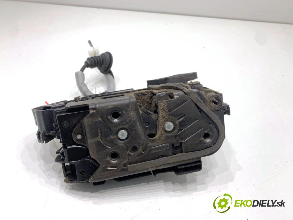 SKODA FABIA III liftback 2018 55 kW 1.0 999 zámok Dvere pravy zad 5TA839016E