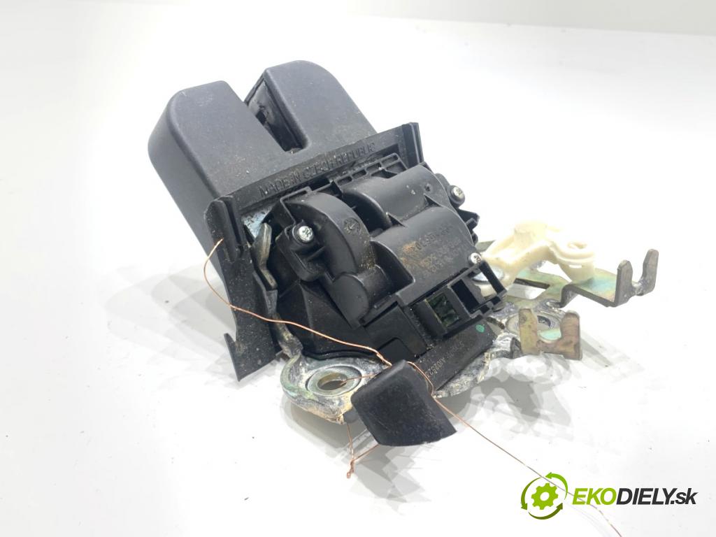 SKODA FABIA III liftback 2018 55 kW 1.0 999 zámok dverí zad 8R0827505A