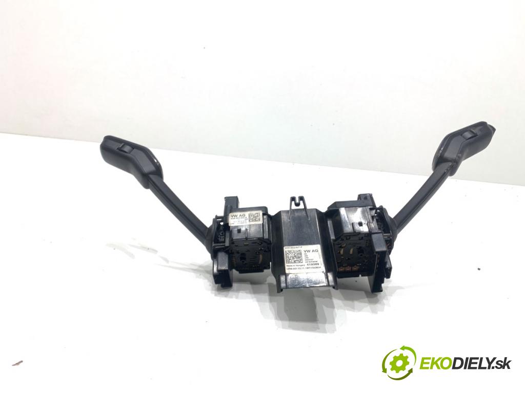 SKODA FABIA III liftback 2018 55 kW 1.0 999 Prepínač kombinovaný 2Q0953502A (Prepínacie páčky pod volantom)