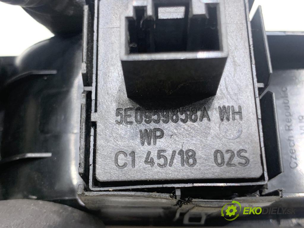 SKODA FABIA III liftback 2018 55 kW 1.0 999 Prepínač okien 5E0959858A 6V1867171 (Prepínacie páčky pod volantom)