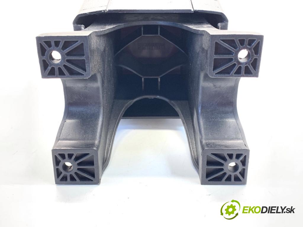 SKODA FABIA III liftback 2018 55 kW 1.0 999 Lakťová opierka (Lakťová opierka)