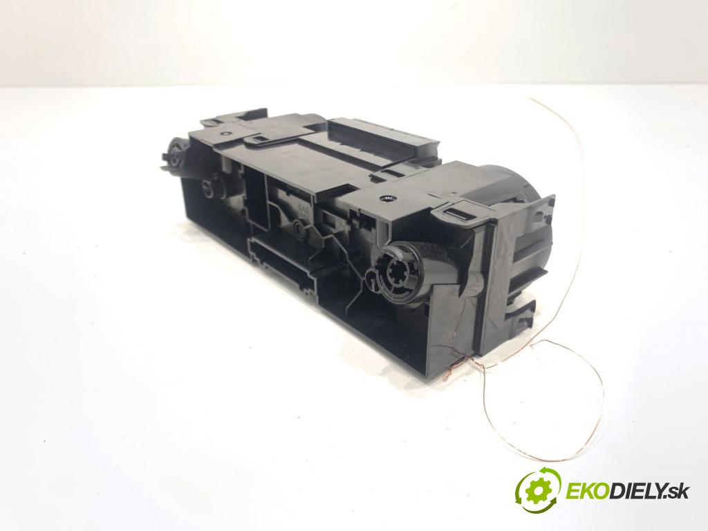 SKODA FABIA III liftback 2018 55 kW 1.0 999 Panel ovládania kúrenia 6V0820045C (Prepínacie páčky pod volantom)
