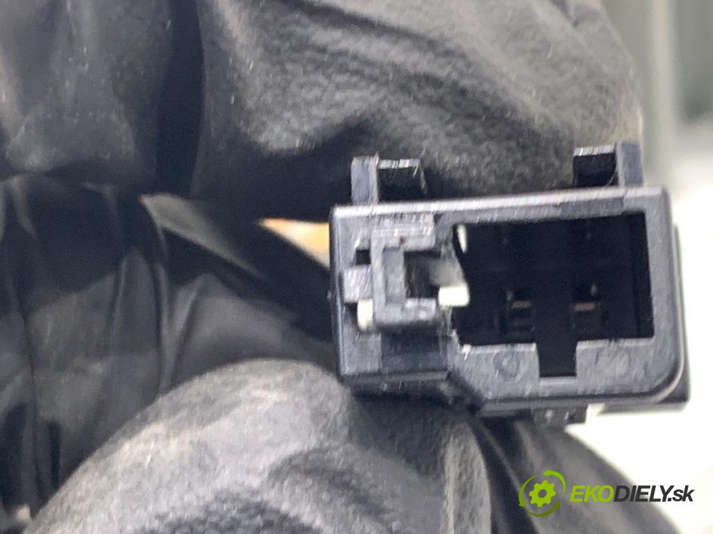 SKODA FABIA III liftback 2018 55 kW 1.0 999 Svetlo stropné 3B0947105