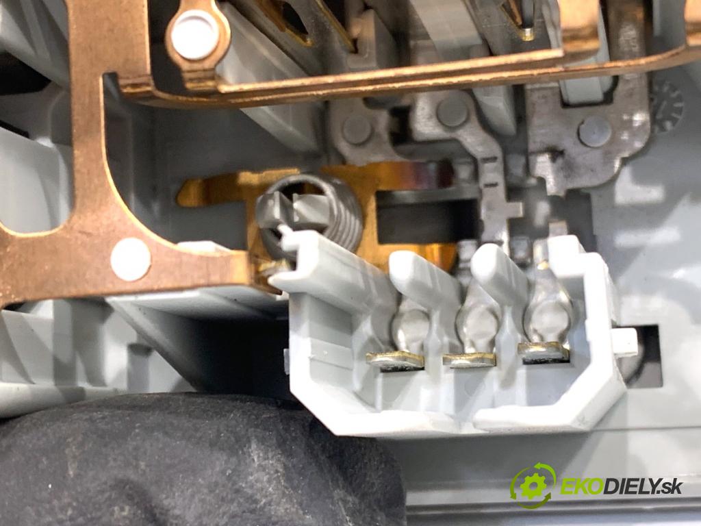 SKODA FABIA III liftback 2018 55 kW 1.0 999 Svetlo stropné 3B0947105