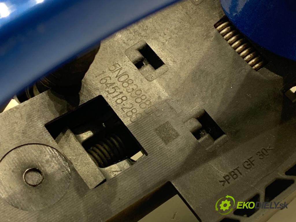 SKODA FABIA III liftback 2018 55 kW 1.0 999 Kľučka vonkajšia pravy predný