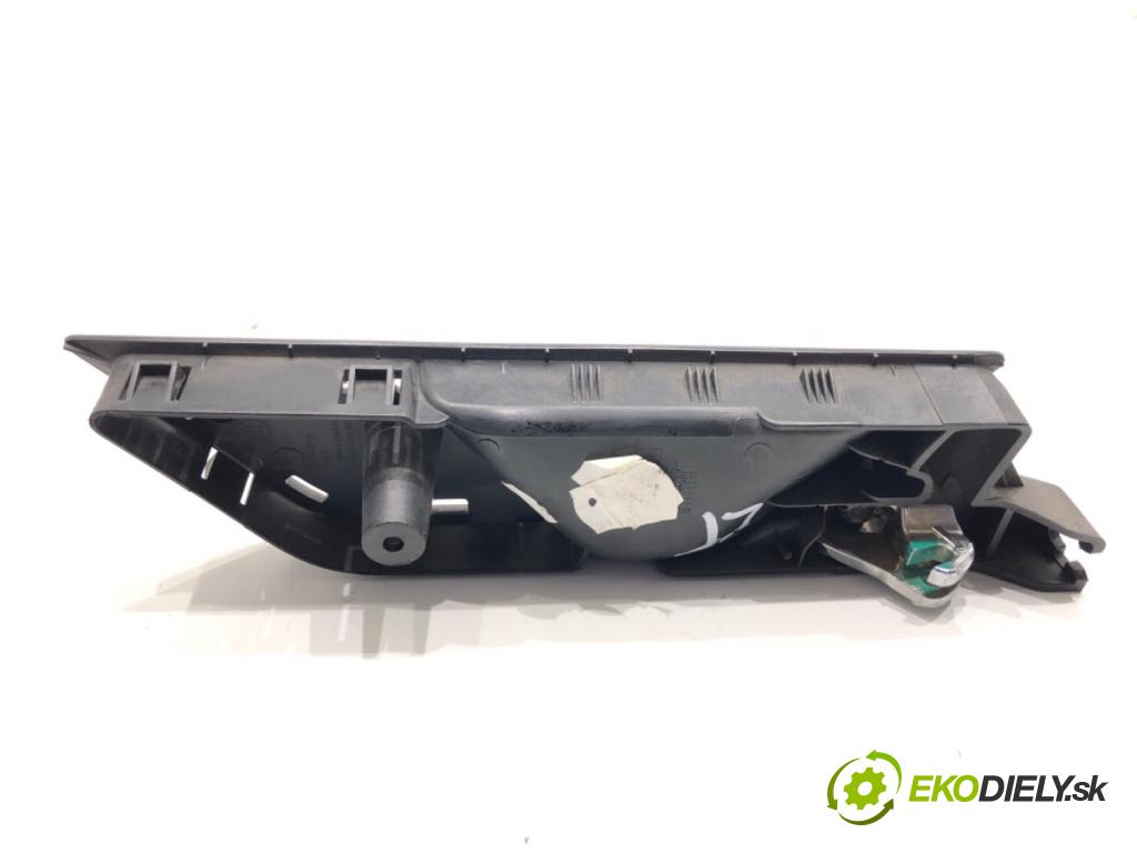 SKODA FABIA III liftback 2018 55 kW 1.0 999 klika vnitřní levý zadní část