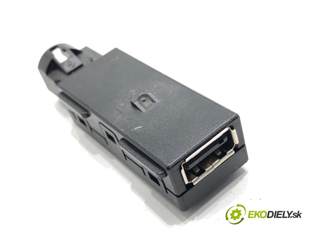 SKODA FABIA III liftback 2018 55 kW 1.0 999 HNÍZDO: USB 5Q0035726M