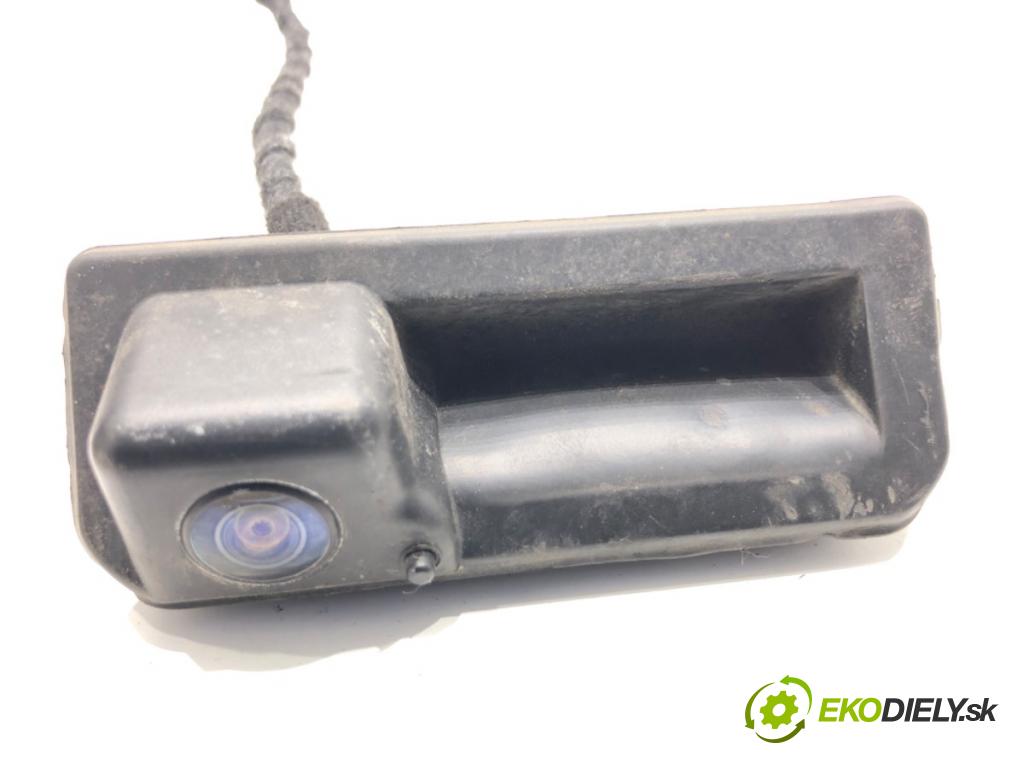 SKODA FABIA III liftback 2018 55 kW 1.0 999 KAMERA ZPĚT: Kľučka 6V0827566H