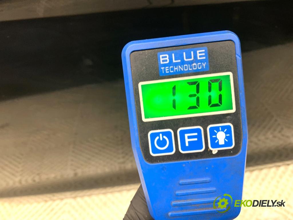 FORD FIESTA MK7 liftback 2016 44 kW 1.25 1242 Dvere pravy predný