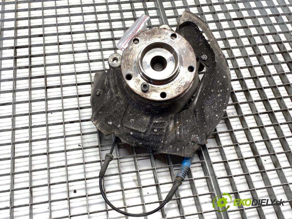 BMW E39 sedan 2000 110 kW 520 i 1990 náboj pravý přední část 