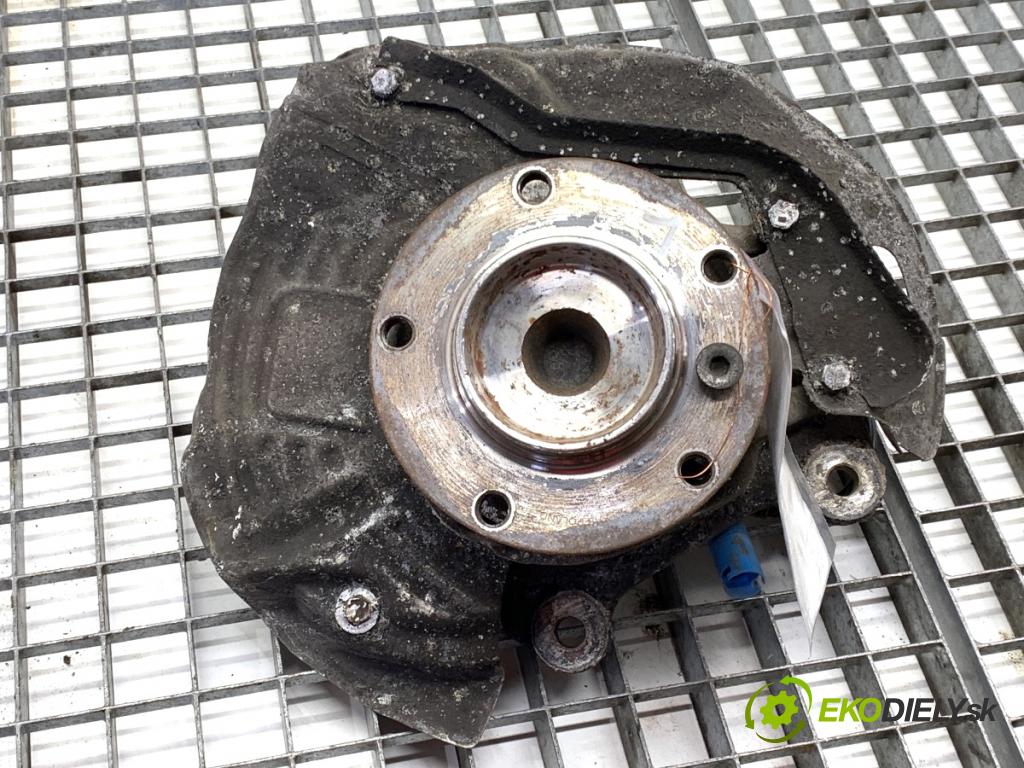 BMW E39 sedan 2000 110 kW 520 i 1990 náboj levý přední část 