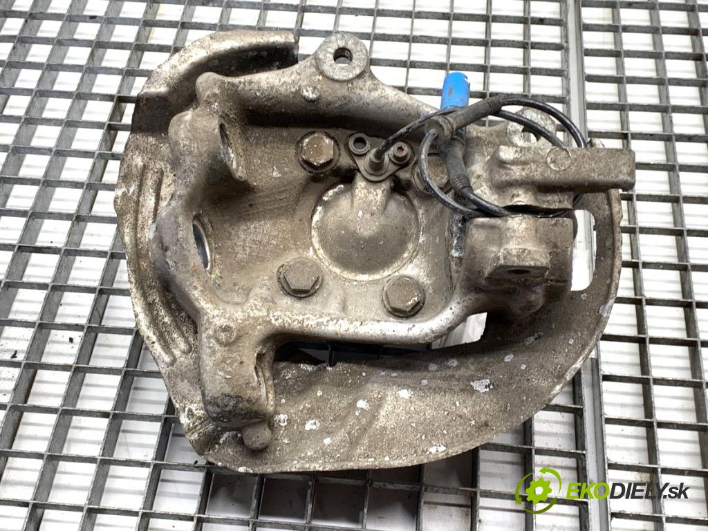 BMW E39 sedan 2000 110 kW 520 i 1990 náboj levý přední část