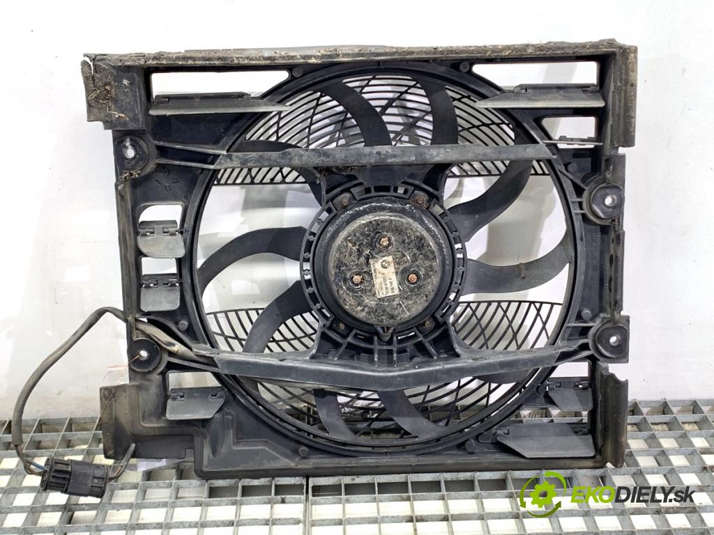 BMW E39 sedan 2000 110 kW 520 i 1990 ventilátor klimatizace 8384068 (Ventilátor chladiče klimatizace)
