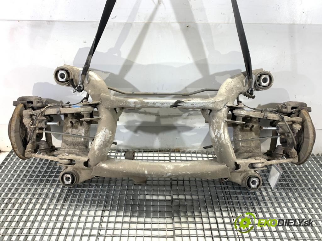 BMW E39 sedan 2000 110 kW 520 i 1990 Výstuha zad 