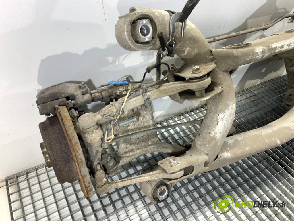 BMW E39 sedan 2000 110 kW 520 i 1990 Výstuha zad