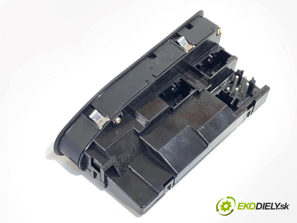 BMW E39 sedan 2000 110 kW 520 i 1990 Prepínač okien 8380646 (Prepínacie páčky pod volantom)