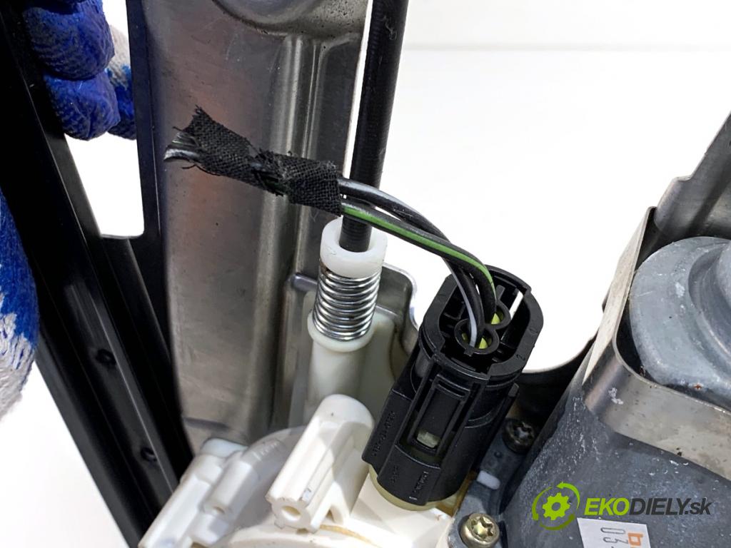 BMW E39 sedan 2000 110 kW 520 i 1990 mechanismus okna pravý přední část 8360512