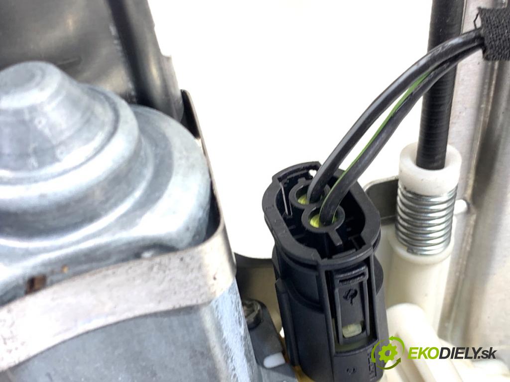 BMW E39 sedan 2000 110 kW 520 i 1990 mechanismus okna levý přední část 8236857S