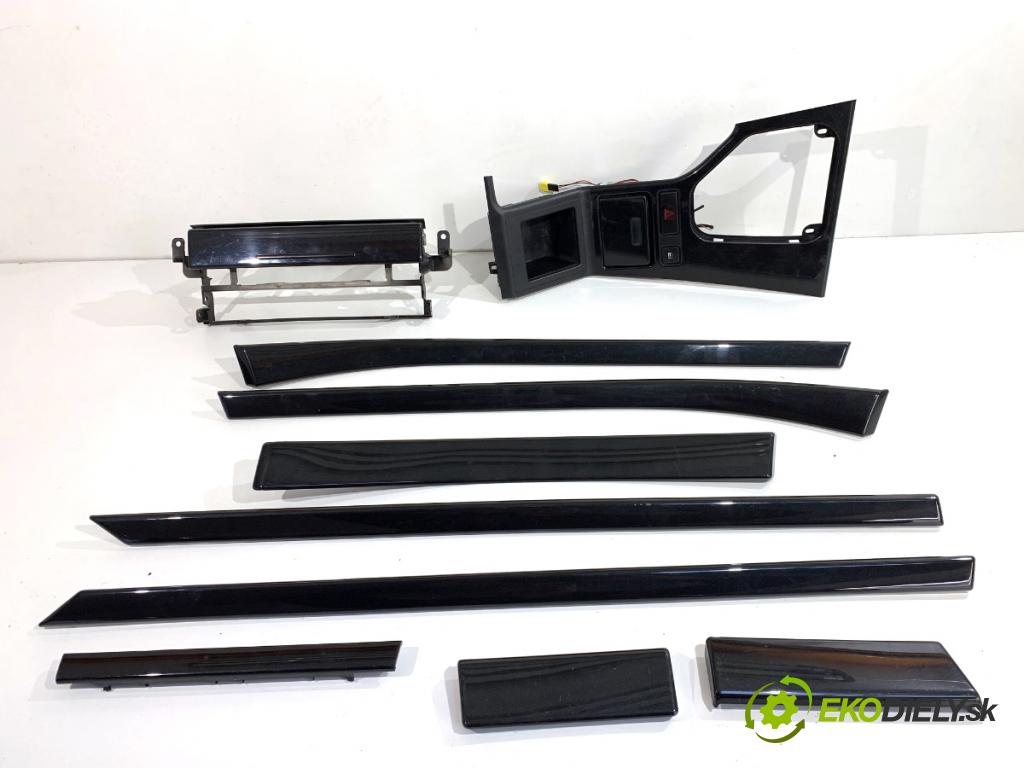 BMW E39 sedan 2000 110 kW 520 i 1990 lišty kryt 8256297 8184159 (Lišta)