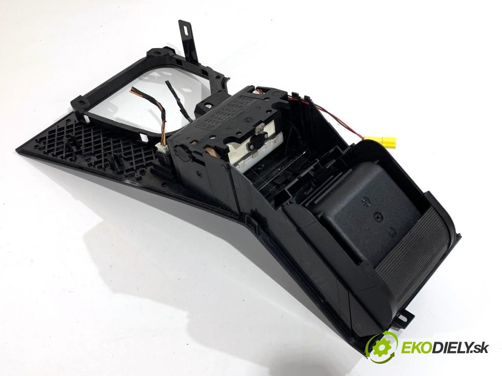 BMW E39 sedan 2000 110 kW 520 i 1990 lišty kryt 8256297 8184159 (Lišta)