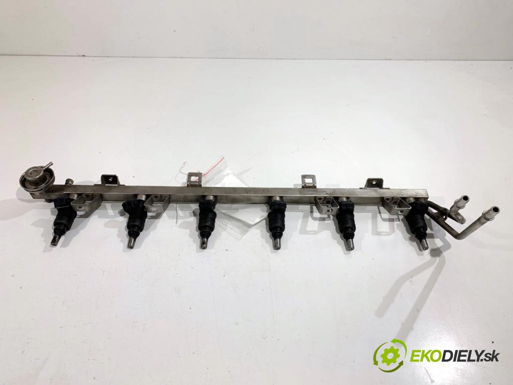 BMW E39 sedan 2000 110 kW 520 i 1990 lišta vstřikovací 1427985 (Vstřikovací lišta)