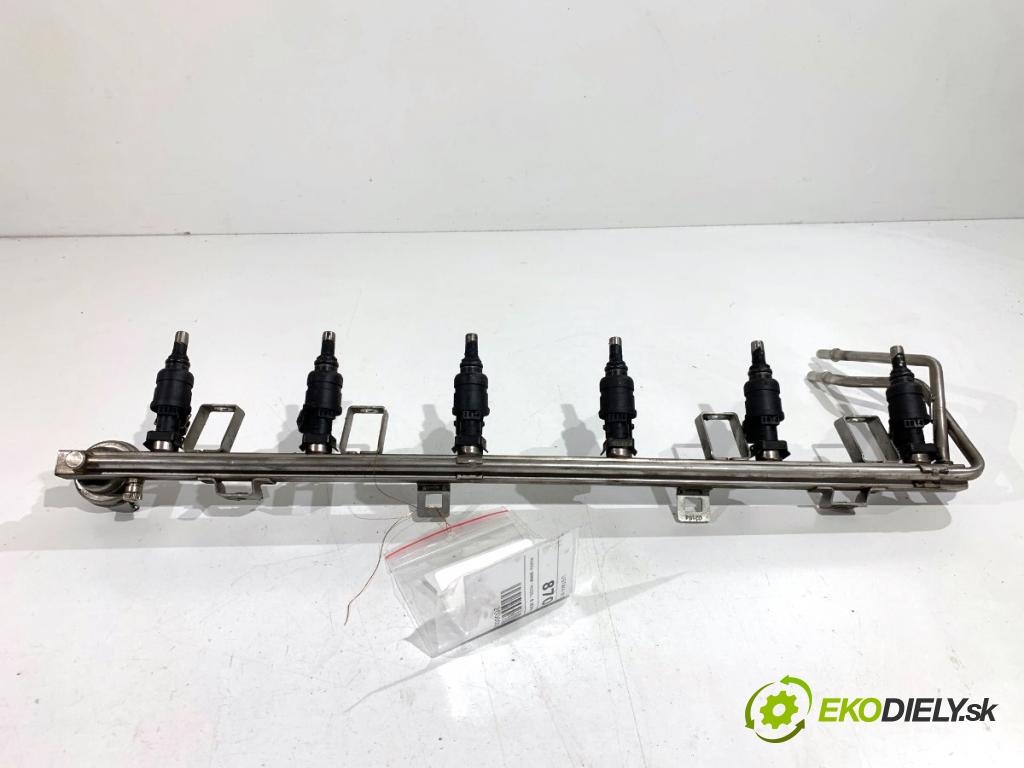 BMW E39 sedan 2000 110 kW 520 i 1990 Lišta vstrekovacia 1427985 (Vstrekovacia lišta)