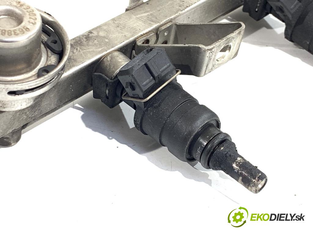 BMW E39 sedan 2000 110 kW 520 i 1990 Lišta vstrekovacia 1427985 (Vstrekovacia lišta)