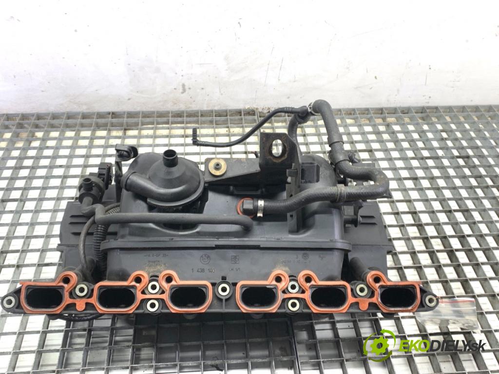 BMW E39 sedan 2000 110 kW 520 i 1990 potrubí sání 1438140 (Sací potrubí)