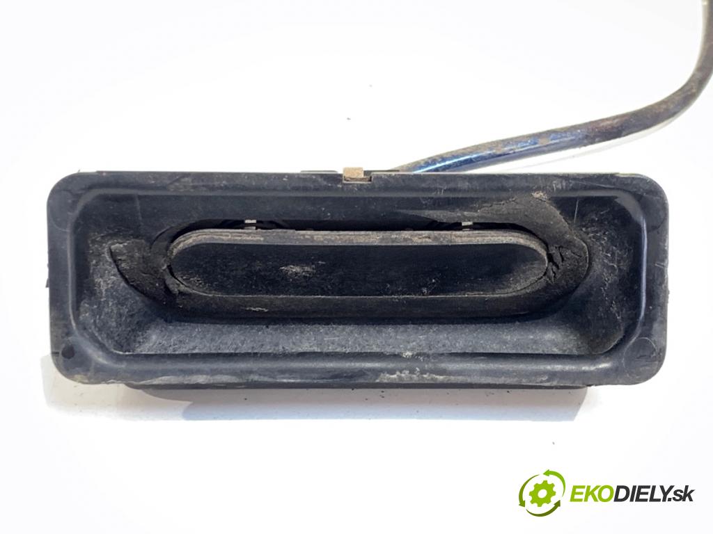 BMW E39 sedan 2000 110 kW 520 i 1990 klika dveří zadní část