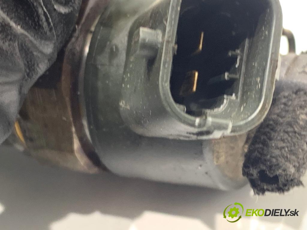 BMW E39 sedan 2000 135 kW 530 d 2926 vstrekovač 7785984 (Vstrekovač paliva)