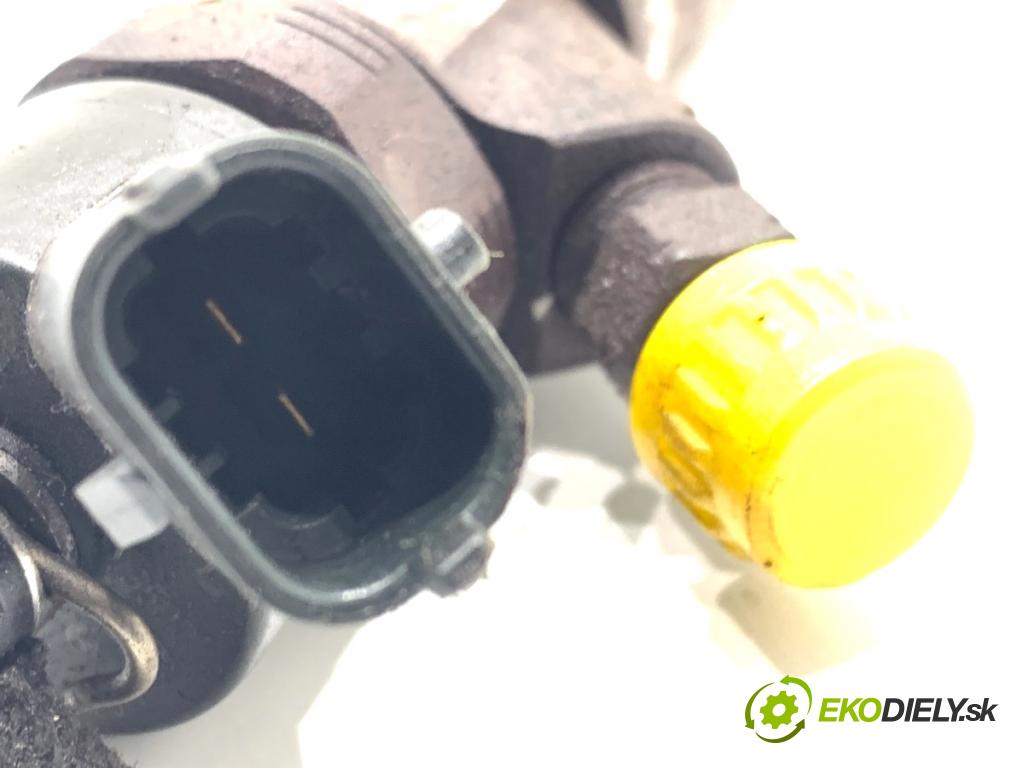 BMW E39 sedan 2000 135 kW 530 d 2926 vstřikovač 7785984 (Vstřikovač paliva)