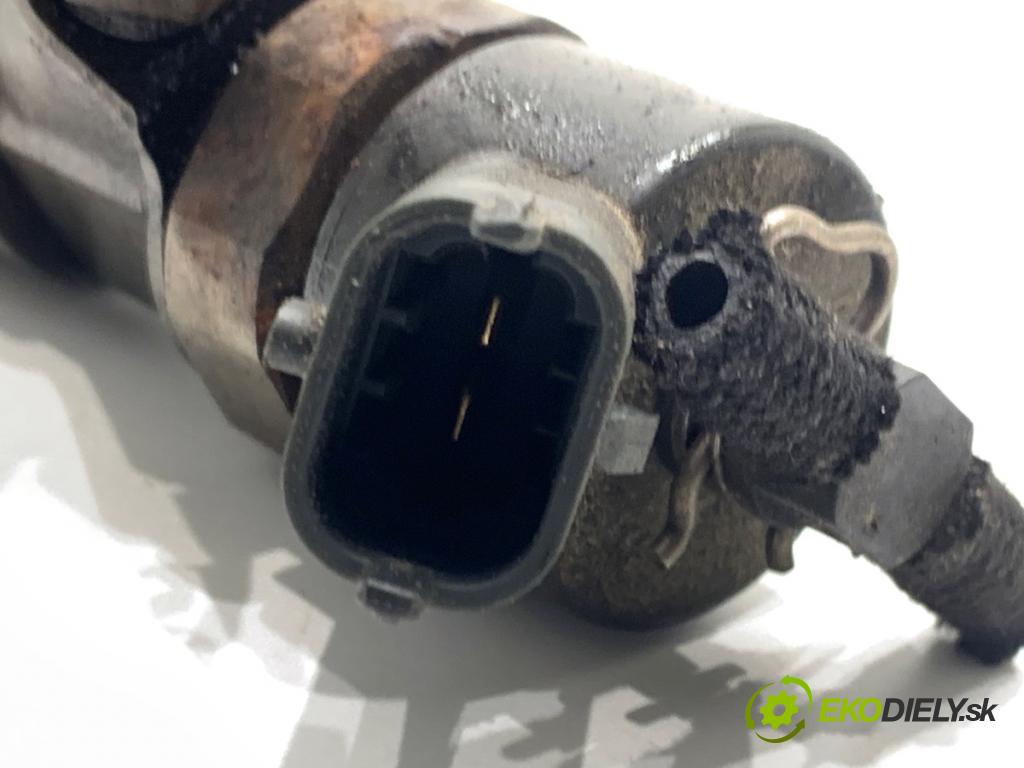 BMW E39 sedan 2000 135 kW 530 d 2926 vstrekovač 7785984 (Vstrekovač paliva)