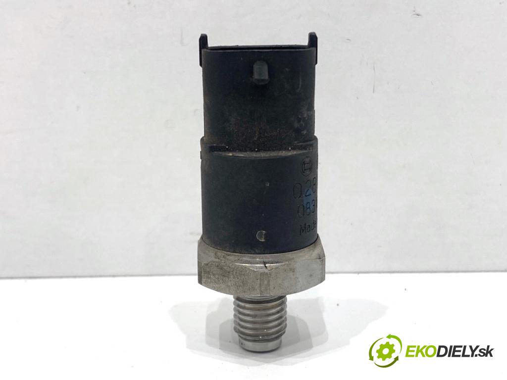 BMW E39 sedan 2000 135 kW 530 d 2926 Snímač tlaku paliva 0281002405 (Snímač)