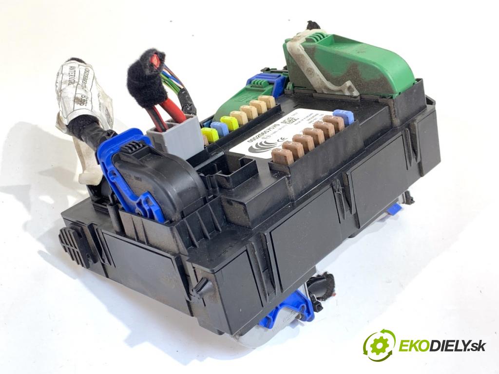 FIAT TIPO sedan 2016 70 kW 1.4 (356SXA1B) 1368 Skrinka poistková 00520657570 (Poistková skrinka)