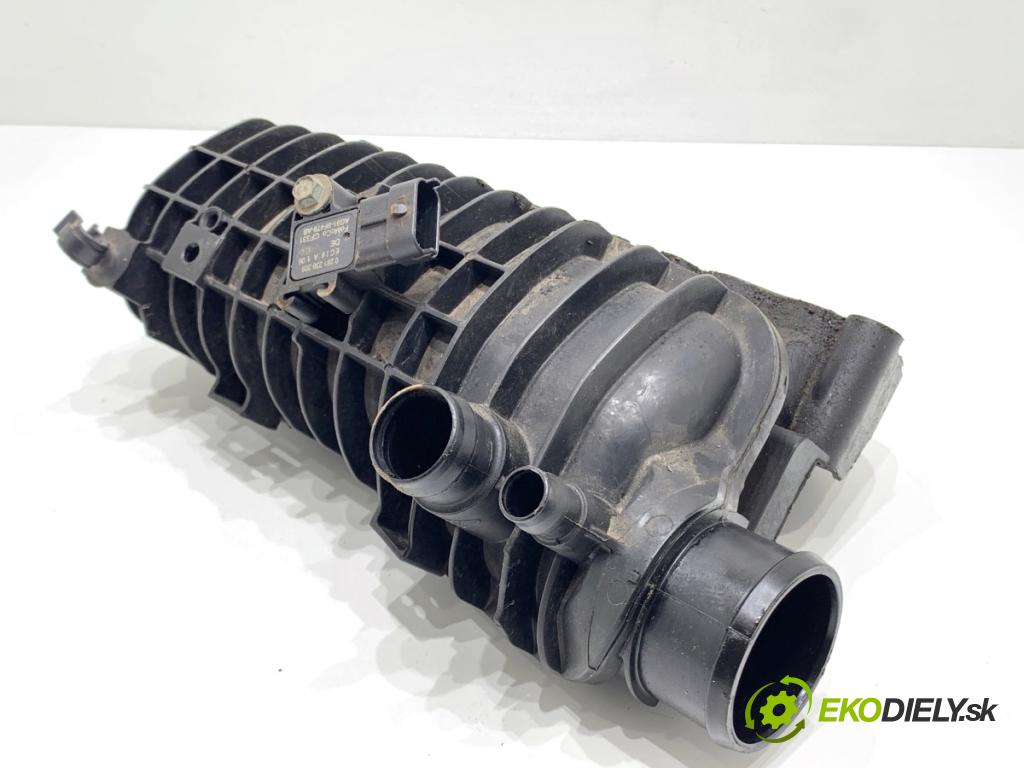 FORD FOCUS III liftback 2014 74 kW 1.0 EcoBoost 998 potrubí sání 1047092S01 (Sací potrubí)