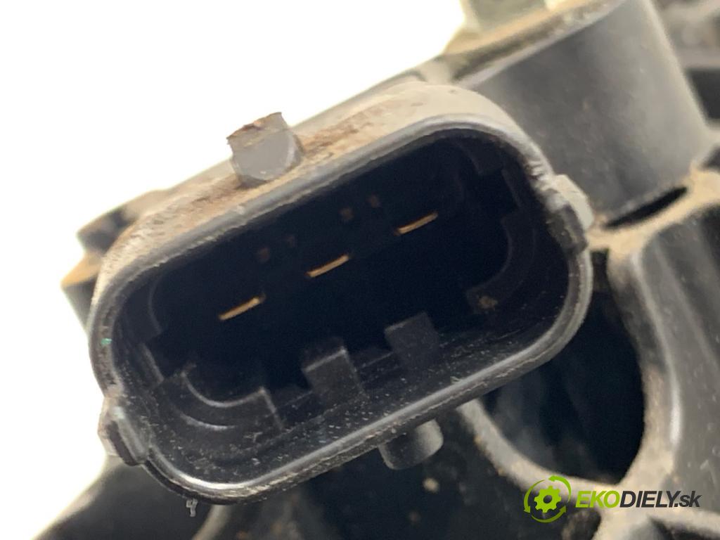 FORD FOCUS III liftback 2014 74 kW 1.0 EcoBoost 998 potrubí sání 1047092S01 (Sací potrubí)