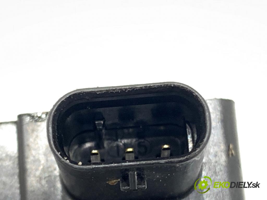 FORD FOCUS III liftback 2014 74 kW 1.0 EcoBoost 998 cívka zapalovací CM5G-12A366-CB (Zážehová cívka)