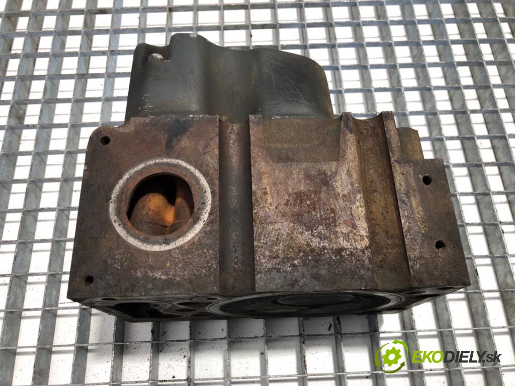 RENAULT TRUCKS PREMIUM Platforma / podwozie 1997 219 kW Route 300.16 219 kW [298 KM] olej napędowy 1996 - 2022 9839 Hlava valcov  (Hlava valcov)