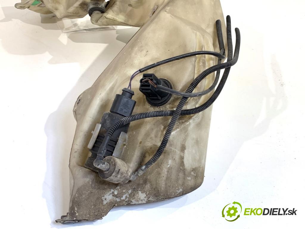 AUDI A4 B6 Kombi 2003 74 kW 1.9 TDI 1896 Nádržka ostrekovačov 8E0955453AQ 8E0955453