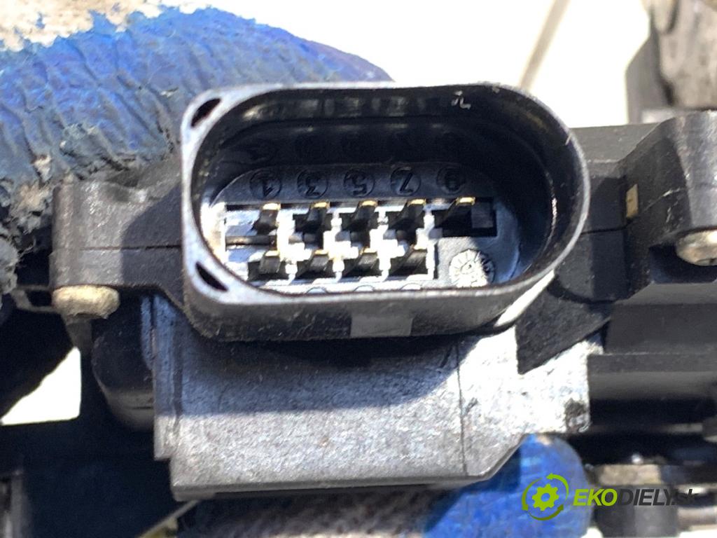 AUDI A4 B6 Kombi 2003 74 kW 1.9 TDI 1896 zámok dveře levý zadní část 4B1837015G