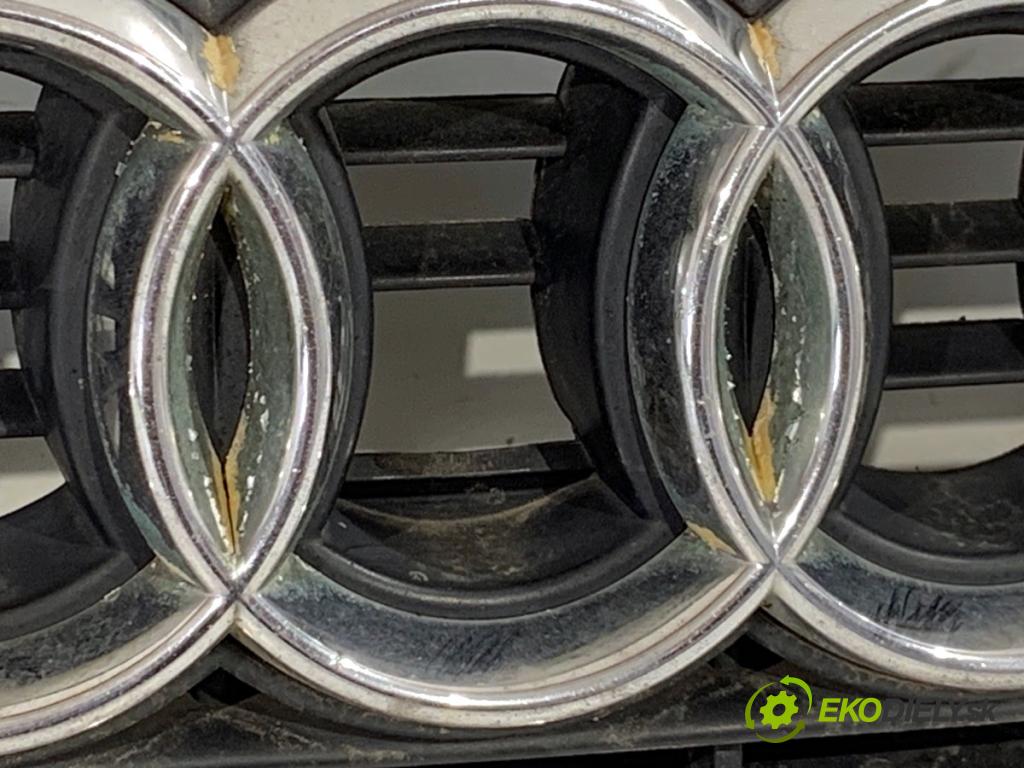 AUDI A4 B6 Kombi 2003 74 kW 1.9 TDI 1896 Mriežka maska 8E0853651F (Mriežka predná (maska chladiča))