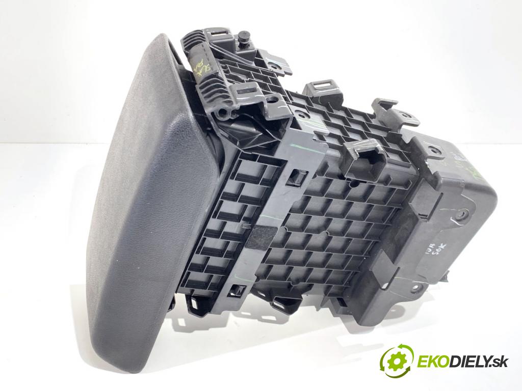 FORD ECOSPORT SUV 2018 122 kW 2.0 Ti-VCT 1999 loketní opěrka  (Loketní opěrka)