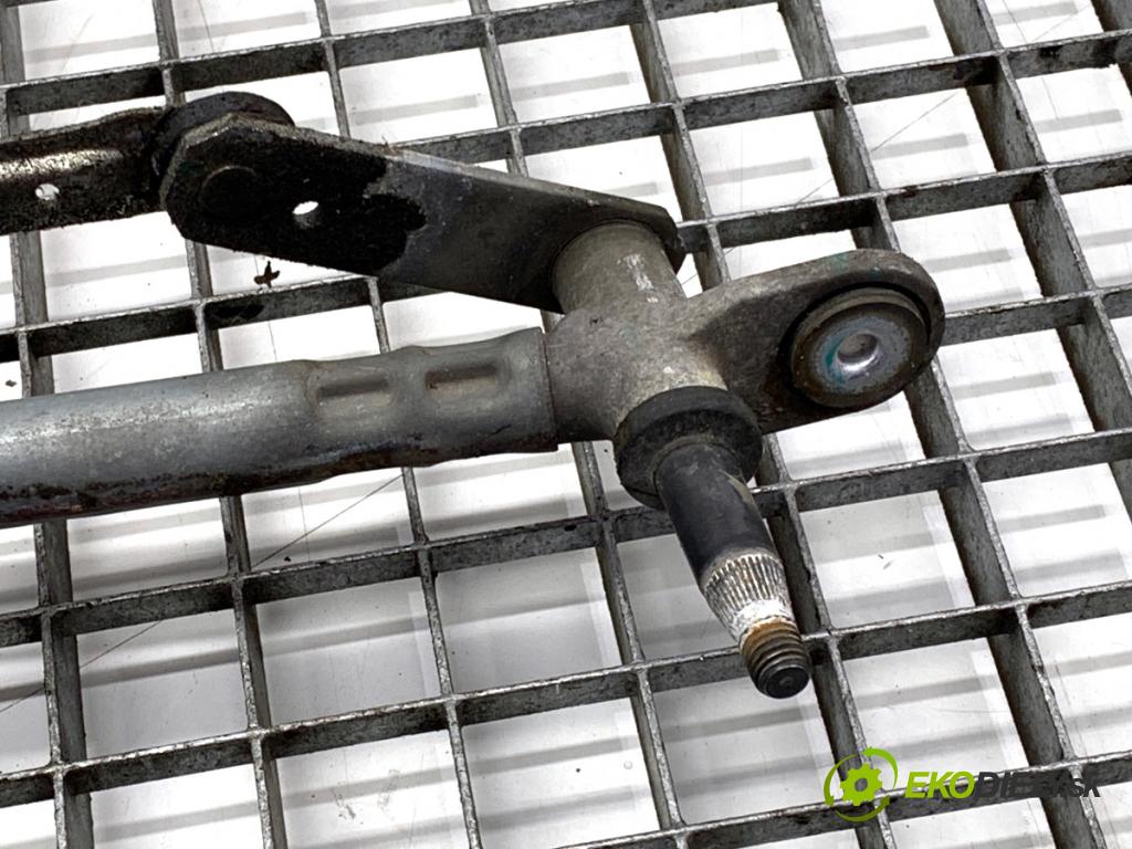 FORD ECOSPORT SUV 2018 122 kW 2.0 Ti-VCT 1999 mechanismus stěračů přední část GN15-17504-CC GN15-17500-CD (Motorek stěračů přední)