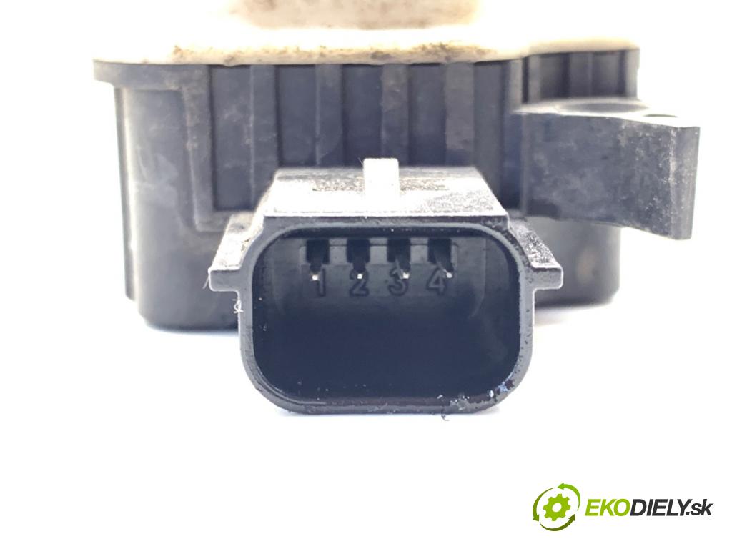 FORD ECOSPORT SUV 2018 122 kW 2.0 Ti-VCT 1999 Motorček ŽALÚZIE: rolety GN15-8476-AD